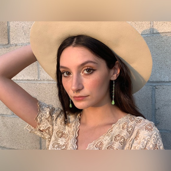 Meet Your Posher - Picture 2 of 4